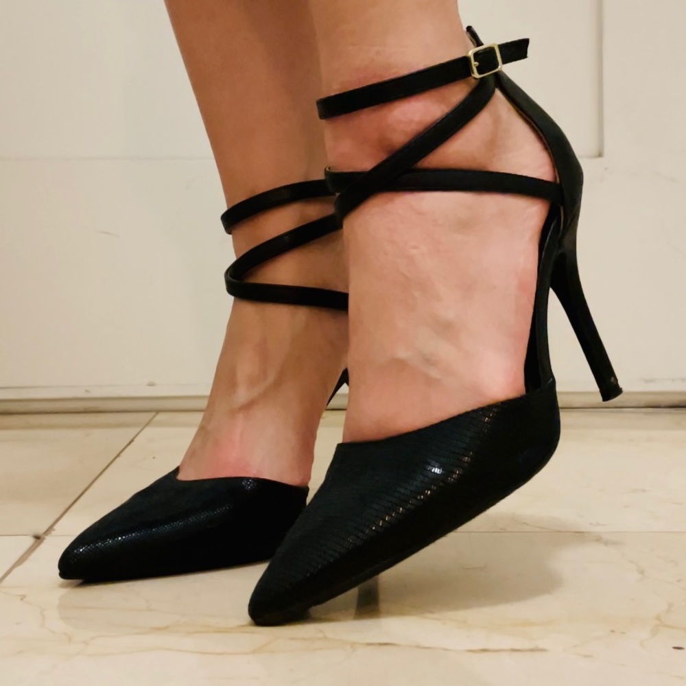 Sam & Libby black and gold pointed toe heels 👠